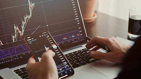 Image: A laptop screen tracking prices changes on the stock market.